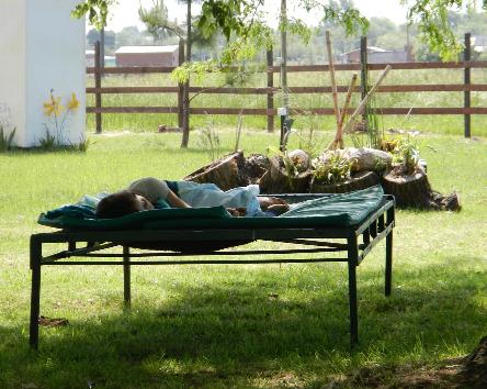 iniciarse al campamento, base, acampada, camping, acampar, camper, refugio, dormi, donde dormir,  caba&ntilde;a, hospedaje, donde hospedarse, hotel barato, ambiente, sala de maquinas, exclusivo, exclusividad, camping de lujo, glamping argentina, relax, relajarse, relajacion, siesta, tranquilidad, sosiego, estancia, pasto, aire, acondicionado, desayuno, mate en la cama, pileta, sombrilla, colchoneta inflable, fin de semana, week end, sabado, domingo, feriado, fin de semana largo, feriado puente, salida, parejas, turismo rural, viaje, viajecito escapada, viajeta, cerca, capital, pocos km, costa atlantica, autopista zona sur, lobos, ca&ntilde;uelas, san miguel del monte, uribelarrea, udaondo abott, campo, fogon, bolsa de dormir, linternas, mosquitero, pesca, paseos en globo, planeadores, alquiler cuatriciclos, cabalgatas, cabalgar, caballos, parque4x4, smata, maximo paz, vicente casares, ezeiza, horno de barro, asado, amigos, familia, chicos chicos, peque&ntilde;os, primera experiencia, naturaleza, verde, salir a pescar, hacer un fueguito, leer un libro, tranquilo, hamaca, paraguaya, siesta en los arboles, pastos altos, fogon, parrilla, disco de arado, deportes aventura, escapar de la rutina, quincho, juegos para chicos, escaladores, atardecer, niebla, abierto todo el a&ntilde;o, atendido por sus due&ntilde;os, ropa de cama, frazadas, mangrullo, reposeras, pic-nic, pic nic, campestre, atardecer, pajaros, chacra, las primorosas, chacras del alba, termas del salado, esculturas al aire libre, sala de maquinas, parque 4x4 conduccion defensiva, 4x4 y atv cuatris bosques, pasar el dia, dia de campo, 