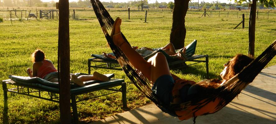 iniciarse al campamento, base, acampada, camping, acampar, camper, refugio, dormi, donde dormir,  caba&ntilde;a, hospedaje, donde hospedarse, hotel barato, ambiente, sala de maquinas, exclusivo, exclusividad, camping de lujo, glamping argentina, relax, relajarse, relajacion, siesta, tranquilidad, sosiego, estancia, pasto, aire, acondicionado, desayuno, mate en la cama, pileta, sombrilla, colchoneta inflable, fin de semana, week end, sabado, domingo, feriado, fin de semana largo, feriado puente, salida, parejas, turismo rural, viaje, viajecito escapada, viajeta, cerca, capital, pocos km, costa atlantica, autopista zona sur, lobos, ca&ntilde;uelas, san miguel del monte, uribelarrea, udaondo abott, campo, fogon, bolsa de dormir, linternas, mosquitero, pesca, paseos en globo, planeadores, alquiler cuatriciclos, cabalgatas, cabalgar, caballos, parque4x4, smata, maximo paz, vicente casares, ezeiza, horno de barro, asado, amigos, familia, chicos chicos, peque&ntilde;os, primera experiencia, naturaleza, verde, salir a pescar, hacer un fueguito, leer un libro, tranquilo, hamaca, paraguaya, siesta en los arboles, pastos altos, fogon, parrilla, disco de arado, deportes aventura, escapar de la rutina, quincho, juegos para chicos, escaladores, atardecer, niebla, abierto todo el a&ntilde;o, atendido por sus due&ntilde;os, ropa de cama, frazadas, mangrullo, reposeras, pic-nic, pic nic, campestre, atardecer, pajaros, chacra, las primorosas, chacras del alba, termas del salado, esculturas al aire libre, sala de maquinas, parque 4x4 conduccion defensiva, 4x4 y atv cuatris bosques, pasar el dia, dia de campo, 