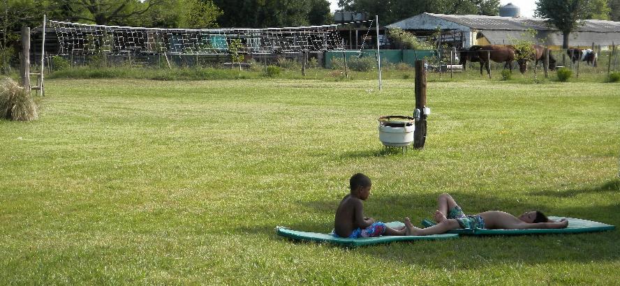 iniciarse al campamento, base, acampada, camping, acampar, camper, refugio, dormi, donde dormir,  caba&ntilde;a, hospedaje, donde hospedarse, hotel barato, ambiente, sala de maquinas, exclusivo, exclusividad, camping de lujo, glamping argentina, relax, relajarse, relajacion, siesta, tranquilidad, sosiego, estancia, pasto, aire, acondicionado, desayuno, mate en la cama, pileta, sombrilla, colchoneta inflable, fin de semana, week end, sabado, domingo, feriado, fin de semana largo, feriado puente, salida, parejas, turismo rural, viaje, viajecito escapada, viajeta, cerca, capital, pocos km, costa atlantica, autopista zona sur, lobos, ca&ntilde;uelas, san miguel del monte, uribelarrea, udaondo abott, campo, fogon, bolsa de dormir, linternas, mosquitero, pesca, paseos en globo, planeadores, alquiler cuatriciclos, cabalgatas, cabalgar, caballos, parque4x4, smata, maximo paz, vicente casares, ezeiza, horno de barro, asado, amigos, familia, chicos chicos, peque&ntilde;os, primera experiencia, naturaleza, verde, salir a pescar, hacer un fueguito, leer un libro, tranquilo, hamaca, paraguaya, siesta en los arboles, pastos altos, fogon, parrilla, disco de arado, deportes aventura, escapar de la rutina, quincho, juegos para chicos, escaladores, atardecer, niebla, abierto todo el a&ntilde;o, atendido por sus due&ntilde;os, ropa de cama, frazadas, mangrullo, reposeras, pic-nic, pic nic, campestre, atardecer, pajaros, chacra, las primorosas, chacras del alba, termas del salado, esculturas al aire libre, sala de maquinas, parque 4x4 conduccion defensiva, 4x4 y atv cuatris bosques, pasar el dia, dia de campo, 