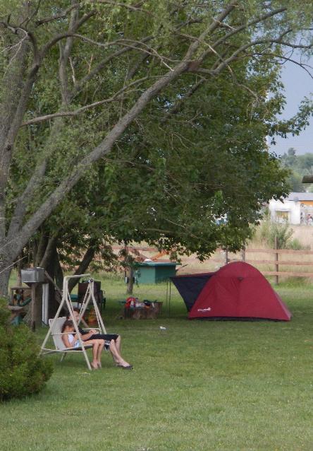 iniciarse al campamento, base, acampada, camping, acampar, camper, refugio, dormi, donde dormir,  caba&ntilde;a, hospedaje, donde hospedarse, hotel barato, ambiente, sala de maquinas, exclusivo, exclusividad, camping de lujo, glamping argentina, relax, relajarse, relajacion, siesta, tranquilidad, sosiego, estancia, pasto, aire, acondicionado, desayuno, mate en la cama, pileta, sombrilla, colchoneta inflable, fin de semana, week end, sabado, domingo, feriado, fin de semana largo, feriado puente, salida, parejas, turismo rural, viaje, viajecito escapada, viajeta, cerca, capital, pocos km, costa atlantica, autopista zona sur, lobos, ca&ntilde;uelas, san miguel del monte, uribelarrea, udaondo abott, campo, fogon, bolsa de dormir, linternas, mosquitero, pesca, paseos en globo, planeadores, alquiler cuatriciclos, cabalgatas, cabalgar, caballos, parque4x4, smata, maximo paz, vicente casares, ezeiza, horno de barro, asado, amigos, familia, chicos chicos, peque&ntilde;os, primera experiencia, naturaleza, verde, salir a pescar, hacer un fueguito, leer un libro, tranquilo, hamaca, paraguaya, siesta en los arboles, pastos altos, fogon, parrilla, disco de arado, deportes aventura, escapar de la rutina, quincho, juegos para chicos, escaladores, atardecer, niebla, abierto todo el a&ntilde;o, atendido por sus due&ntilde;os, ropa de cama, frazadas, mangrullo, reposeras, pic-nic, pic nic, campestre, atardecer, pajaros, chacra, las primorosas, chacras del alba, termas del salado, esculturas al aire libre, sala de maquinas, parque 4x4 conduccion defensiva, 4x4 y atv cuatris bosques, pasar el dia, dia de campo, 