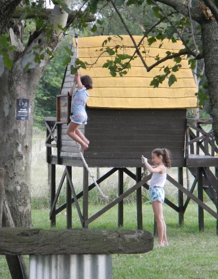 iniciarse al campamento, base, acampada, camping, acampar, camper, refugio, dormi, donde dormir,  caba&ntilde;a, hospedaje, donde hospedarse, hotel barato, ambiente, sala de maquinas, exclusivo, exclusividad, camping de lujo, glamping argentina, relax, relajarse, relajacion, siesta, tranquilidad, sosiego, estancia, pasto, aire, acondicionado, desayuno, mate en la cama, pileta, sombrilla, colchoneta inflable, fin de semana, week end, sabado, domingo, feriado, fin de semana largo, feriado puente, salida, parejas, turismo rural, viaje, viajecito escapada, viajeta, cerca, capital, pocos km, costa atlantica, autopista zona sur, lobos, ca&ntilde;uelas, san miguel del monte, uribelarrea, udaondo abott, campo, fogon, bolsa de dormir, linternas, mosquitero, pesca, paseos en globo, planeadores, alquiler cuatriciclos, cabalgatas, cabalgar, caballos, parque4x4, smata, maximo paz, vicente casares, ezeiza, horno de barro, asado, amigos, familia, chicos chicos, peque&ntilde;os, primera experiencia, naturaleza, verde, salir a pescar, hacer un fueguito, leer un libro, tranquilo, hamaca, paraguaya, siesta en los arboles, pastos altos, fogon, parrilla, disco de arado, deportes aventura, escapar de la rutina, quincho, juegos para chicos, escaladores, atardecer, niebla, abierto todo el a&ntilde;o, atendido por sus due&ntilde;os, ropa de cama, frazadas, mangrullo, reposeras, pic-nic, pic nic, campestre, atardecer, pajaros, chacra, las primorosas, chacras del alba, termas del salado, esculturas al aire libre, sala de maquinas, parque 4x4 conduccion defensiva, 4x4 y atv cuatris bosques, pasar el dia, dia de campo, 