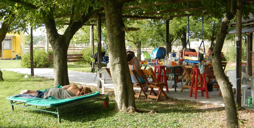 iniciarse al campamento, base, acampada, camping, acampar, camper, refugio, dormi, donde dormir,  caba&ntilde;a, hospedaje, donde hospedarse, hotel barato, ambiente, sala de maquinas, exclusivo, exclusividad, camping de lujo, glamping argentina, relax, relajarse, relajacion, siesta, tranquilidad, sosiego, estancia, pasto, aire, acondicionado, desayuno, mate en la cama, pileta, sombrilla, colchoneta inflable, fin de semana, week end, sabado, domingo, feriado, fin de semana largo, feriado puente, salida, parejas, turismo rural, viaje, viajecito escapada, viajeta, cerca, capital, pocos km, costa atlantica, autopista zona sur, lobos, ca&ntilde;uelas, san miguel del monte, uribelarrea, udaondo abott, campo, fogon, bolsa de dormir, linternas, mosquitero, pesca, paseos en globo, planeadores, alquiler cuatriciclos, cabalgatas, cabalgar, caballos, parque4x4, smata, maximo paz, vicente casares, ezeiza, horno de barro, asado, amigos, familia, chicos chicos, peque&ntilde;os, primera experiencia, naturaleza, verde, salir a pescar, hacer un fueguito, leer un libro, tranquilo, hamaca, paraguaya, siesta en los arboles, pastos altos, fogon, parrilla, disco de arado, deportes aventura, escapar de la rutina, quincho, juegos para chicos, escaladores, atardecer, niebla, abierto todo el a&ntilde;o, atendido por sus due&ntilde;os, ropa de cama, frazadas, mangrullo, reposeras, pic-nic, pic nic, campestre, atardecer, pajaros, chacra, las primorosas, chacras del alba, termas del salado, esculturas al aire libre, sala de maquinas, parque 4x4 conduccion defensiva, 4x4 y atv cuatris bosques, pasar el dia, dia de campo, 