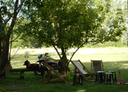 iniciarse al campamento, base, acampada, camping, acampar, camper, refugio, dormi, donde dormir,  caba&ntilde;a, hospedaje, donde hospedarse, hotel barato, ambiente, sala de maquinas, exclusivo, exclusividad, camping de lujo, glamping argentina, relax, relajarse, relajacion, siesta, tranquilidad, sosiego, estancia, pasto, aire, acondicionado, desayuno, mate en la cama, pileta, sombrilla, colchoneta inflable, fin de semana, week end, sabado, domingo, feriado, fin de semana largo, feriado puente, salida, parejas, turismo rural, viaje, viajecito escapada, viajeta, cerca, capital, pocos km, costa atlantica, autopista zona sur, lobos, ca&ntilde;uelas, san miguel del monte, uribelarrea, udaondo abott, campo, fogon, bolsa de dormir, linternas, mosquitero, pesca, paseos en globo, planeadores, alquiler cuatriciclos, cabalgatas, cabalgar, caballos, parque4x4, smata, maximo paz, vicente casares, ezeiza, horno de barro, asado, amigos, familia, chicos chicos, peque&ntilde;os, primera experiencia, naturaleza, verde, salir a pescar, hacer un fueguito, leer un libro, tranquilo, hamaca, paraguaya, siesta en los arboles, pastos altos, fogon, parrilla, disco de arado, deportes aventura, escapar de la rutina, quincho, juegos para chicos, escaladores, atardecer, niebla, abierto todo el a&ntilde;o, atendido por sus due&ntilde;os, ropa de cama, frazadas, mangrullo, reposeras, pic-nic, pic nic, campestre, atardecer, pajaros, chacra, las primorosas, chacras del alba, termas del salado, esculturas al aire libre, sala de maquinas, parque 4x4 conduccion defensiva, 4x4 y atv cuatris bosques, pasar el dia, dia de campo, 