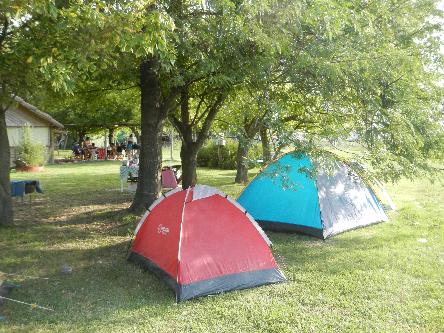 iniciarse al campamento, base, acampada, camping, acampar, camper, refugio, dormi, donde dormir,  caba&ntilde;a, hospedaje, donde hospedarse, hotel barato, ambiente, sala de maquinas, exclusivo, exclusividad, camping de lujo, glamping argentina, relax, relajarse, relajacion, siesta, tranquilidad, sosiego, estancia, pasto, aire, acondicionado, desayuno, mate en la cama, pileta, sombrilla, colchoneta inflable, fin de semana, week end, sabado, domingo, feriado, fin de semana largo, feriado puente, salida, parejas, turismo rural, viaje, viajecito escapada, viajeta, cerca, capital, pocos km, costa atlantica, autopista zona sur, lobos, ca&ntilde;uelas, san miguel del monte, uribelarrea, udaondo abott, campo, fogon, bolsa de dormir, linternas, mosquitero, pesca, paseos en globo, planeadores, alquiler cuatriciclos, cabalgatas, cabalgar, caballos, parque4x4, smata, maximo paz, vicente casares, ezeiza, horno de barro, asado, amigos, familia, chicos chicos, peque&ntilde;os, primera experiencia, naturaleza, verde, salir a pescar, hacer un fueguito, leer un libro, tranquilo, hamaca, paraguaya, siesta en los arboles, pastos altos, fogon, parrilla, disco de arado, deportes aventura, escapar de la rutina, quincho, juegos para chicos, escaladores, atardecer, niebla, abierto todo el a&ntilde;o, atendido por sus due&ntilde;os, ropa de cama, frazadas, mangrullo, reposeras, pic-nic, pic nic, campestre, atardecer, pajaros, chacra, las primorosas, chacras del alba, termas del salado, esculturas al aire libre, sala de maquinas, parque 4x4 conduccion defensiva, 4x4 y atv cuatris bosques, pasar el dia, dia de campo, 