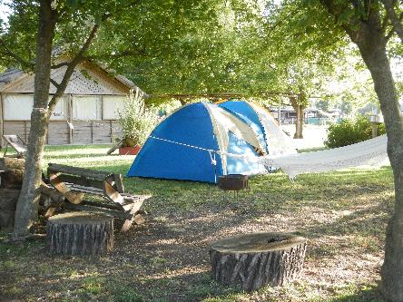 iniciarse al campamento, base, acampada, camping, acampar, camper, refugio, dormi, donde dormir,  caba&ntilde;a, hospedaje, donde hospedarse, hotel barato, ambiente, sala de maquinas, exclusivo, exclusividad, camping de lujo, glamping argentina, relax, relajarse, relajacion, siesta, tranquilidad, sosiego, estancia, pasto, aire, acondicionado, desayuno, mate en la cama, pileta, sombrilla, colchoneta inflable, fin de semana, week end, sabado, domingo, feriado, fin de semana largo, feriado puente, salida, parejas, turismo rural, viaje, viajecito escapada, viajeta, cerca, capital, pocos km, costa atlantica, autopista zona sur, lobos, ca&ntilde;uelas, san miguel del monte, uribelarrea, udaondo abott, campo, fogon, bolsa de dormir, linternas, mosquitero, pesca, paseos en globo, planeadores, alquiler cuatriciclos, cabalgatas, cabalgar, caballos, parque4x4, smata, maximo paz, vicente casares, ezeiza, horno de barro, asado, amigos, familia, chicos chicos, peque&ntilde;os, primera experiencia, naturaleza, verde, salir a pescar, hacer un fueguito, leer un libro, tranquilo, hamaca, paraguaya, siesta en los arboles, pastos altos, fogon, parrilla, disco de arado, deportes aventura, escapar de la rutina, quincho, juegos para chicos, escaladores, atardecer, niebla, abierto todo el a&ntilde;o, atendido por sus due&ntilde;os, ropa de cama, frazadas, mangrullo, reposeras, pic-nic, pic nic, campestre, atardecer, pajaros, chacra, las primorosas, chacras del alba, termas del salado, esculturas al aire libre, sala de maquinas, parque 4x4 conduccion defensiva, 4x4 y atv cuatris bosques, pasar el dia, dia de campo, 