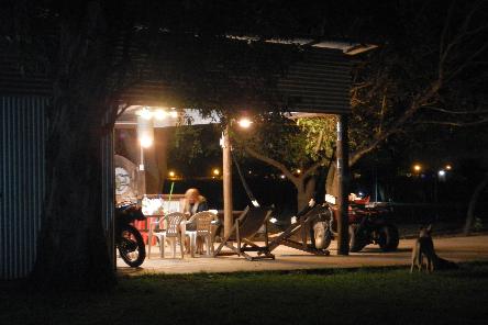 iniciarse al campamento, base, acampada, camping, acampar, camper, refugio, dormi, donde dormir,  caba&ntilde;a, hospedaje, donde hospedarse, hotel barato, ambiente, sala de maquinas, exclusivo, exclusividad, camping de lujo, glamping argentina, relax, relajarse, relajacion, siesta, tranquilidad, sosiego, estancia, pasto, aire, acondicionado, desayuno, mate en la cama, pileta, sombrilla, colchoneta inflable, fin de semana, week end, sabado, domingo, feriado, fin de semana largo, feriado puente, salida, parejas, turismo rural, viaje, viajecito escapada, viajeta, cerca, capital, pocos km, costa atlantica, autopista zona sur, lobos, ca&ntilde;uelas, san miguel del monte, uribelarrea, udaondo abott, campo, fogon, bolsa de dormir, linternas, mosquitero, pesca, paseos en globo, planeadores, alquiler cuatriciclos, cabalgatas, cabalgar, caballos, parque4x4, smata, maximo paz, vicente casares, ezeiza, horno de barro, asado, amigos, familia, chicos chicos, peque&ntilde;os, primera experiencia, naturaleza, verde, salir a pescar, hacer un fueguito, leer un libro, tranquilo, hamaca, paraguaya, siesta en los arboles, pastos altos, fogon, parrilla, disco de arado, deportes aventura, escapar de la rutina, quincho, juegos para chicos, escaladores, atardecer, niebla, abierto todo el a&ntilde;o, atendido por sus due&ntilde;os, ropa de cama, frazadas, mangrullo, reposeras, pic-nic, pic nic, campestre, atardecer, pajaros, chacra, las primorosas, chacras del alba, termas del salado, esculturas al aire libre, sala de maquinas, parque 4x4 conduccion defensiva, 4x4 y atv cuatris bosques, pasar el dia, dia de campo, 