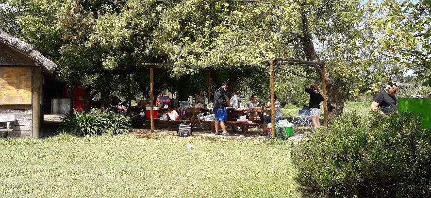 iniciarse al campamento, base, acampada, camping, acampar, camper, refugio, dormi, donde dormir,  caba&ntilde;a, hospedaje, donde hospedarse, hotel barato, ambiente, sala de maquinas, exclusivo, exclusividad, camping de lujo, glamping argentina, relax, relajarse, relajacion, siesta, tranquilidad, sosiego, estancia, pasto, aire, acondicionado, desayuno, mate en la cama, pileta, sombrilla, colchoneta inflable, fin de semana, week end, sabado, domingo, feriado, fin de semana largo, feriado puente, salida, parejas, turismo rural, viaje, viajecito escapada, viajeta, cerca, capital, pocos km, costa atlantica, autopista zona sur, lobos, ca&ntilde;uelas, san miguel del monte, uribelarrea, udaondo abott, campo, fogon, bolsa de dormir, linternas, mosquitero, pesca, paseos en globo, planeadores, alquiler cuatriciclos, cabalgatas, cabalgar, caballos, parque4x4, smata, maximo paz, vicente casares, ezeiza, horno de barro, asado, amigos, familia, chicos chicos, peque&ntilde;os, primera experiencia, naturaleza, verde, salir a pescar, hacer un fueguito, leer un libro, tranquilo, hamaca, paraguaya, siesta en los arboles, pastos altos, fogon, parrilla, disco de arado, deportes aventura, escapar de la rutina, quincho, juegos para chicos, escaladores, atardecer, niebla, abierto todo el a&ntilde;o, atendido por sus due&ntilde;os, ropa de cama, frazadas, mangrullo, reposeras, pic-nic, pic nic, campestre, atardecer, pajaros, chacra, las primorosas, chacras del alba, termas del salado, esculturas al aire libre, sala de maquinas, parque 4x4 conduccion defensiva, 4x4 y atv cuatris bosques, pasar el dia, dia de campo, 