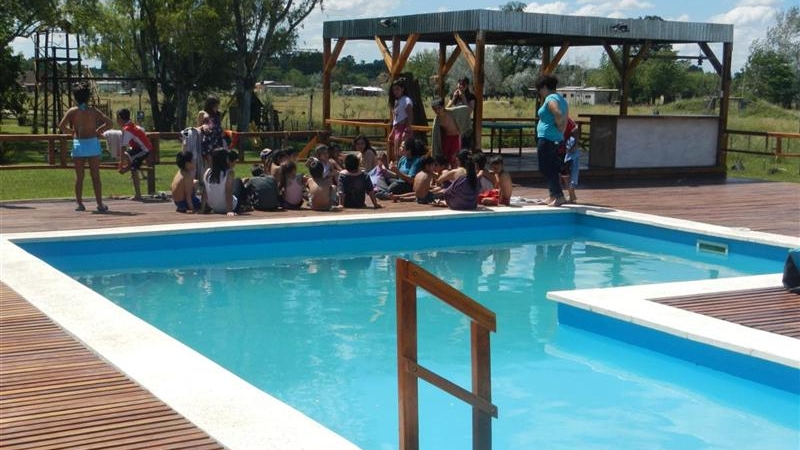 iniciarse al campamento, base, acampada, camping, acampar, camper, refugio, dormi, donde dormir,  caba&ntilde;a, hospedaje, donde hospedarse, hotel barato, ambiente, sala de maquinas, exclusivo, exclusividad, camping de lujo, glamping argentina, relax, relajarse, relajacion, siesta, tranquilidad, sosiego, estancia, pasto, aire, acondicionado, desayuno, mate en la cama, pileta, sombrilla, colchoneta inflable, fin de semana, week end, sabado, domingo, feriado, fin de semana largo, feriado puente, salida, parejas, turismo rural, viaje, viajecito escapada, viajeta, cerca, capital, pocos km, costa atlantica, autopista zona sur, lobos, ca&ntilde;uelas, san miguel del monte, uribelarrea, udaondo abott, campo, fogon, bolsa de dormir, linternas, mosquitero, pesca, paseos en globo, planeadores, alquiler cuatriciclos, cabalgatas, cabalgar, caballos, parque4x4, smata, maximo paz, vicente casares, ezeiza, horno de barro, asado, amigos, familia, chicos chicos, peque&ntilde;os, primera experiencia, naturaleza, verde, salir a pescar, hacer un fueguito, leer un libro, tranquilo, hamaca, paraguaya, siesta en los arboles, pastos altos, fogon, parrilla, disco de arado, deportes aventura, escapar de la rutina, quincho, juegos para chicos, escaladores, atardecer, niebla, abierto todo el a&ntilde;o, atendido por sus due&ntilde;os, ropa de cama, frazadas, mangrullo, reposeras, pic-nic, pic nic, campestre, atardecer, pajaros, chacra, las primorosas, chacras del alba, termas del salado, esculturas al aire libre, sala de maquinas, parque 4x4 conduccion defensiva, 4x4 y atv cuatris bosques, pasar el dia, dia de campo, 