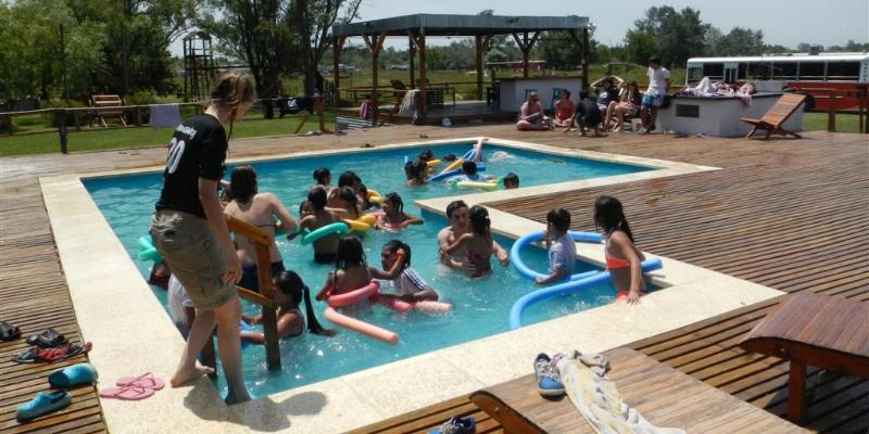 Campamento, ca&ntilde;uelas, acampar, escuelas, camping, educativo, grupo de chicos, salida educativa, exclusivo, fin de semana, pocos km, ezeiza, iniciarse al campamento, base, acampada, camping, acampar, cerca, capital, pocos km, lobos, ca&ntilde;uelas, san miguel del monte, uribelarrea, udaondo abott, campo, fogon, rustico, scouts, alquiler carpas, bolsa de dormir, linternas, parque4x4, smata, maximo paz, vicente casares, ezeiza, horno de barro, familia, chicos chicos, peque&ntilde;os, primera experiencia, naturaleza, verde, salir, arboleda, quincho cerrado, seguridad, iluminaci&oacute;n, fog&oacute;n, parrilla, deportes aventura, quincho, juegos para chicos, juegos trepadores, casa en el &aacute;rbol, escaladores, campestre, atardecer, la tranquera, general rodriguez, escuela de gimnasia, profesores, sevicios, viaje educativo, bosque, experiencia educativa, pileta, piscina, tobogan inflable, pelotero, mancha, deportes, cancha, futbol, voley, paseo nocturno, en caso de lluvia, transporte escolar, micro de alquiler, maestros de escuela, colegios, educaci&oacute;n privada, viaje fin de curso, experiencia campamentil, colonia escolar, educaci&oacute;n en el medio natural, Aula, Naturaleza, actividades f&iacute;sicas en el medio natural, educaci&oacute;n F&iacute;sica, educaci&oacute;n primaria, actividades f&iacute;sicas en la naturaleza, pre-campamento, colonia de vacaciones, vida en la naturaleza, tavien, pr&aacute;cticas en el medio natural; cuidado y preservaci&oacute;n del medio ambiente, interpretaci&oacute;n natural, campo privado, predio cerrado, integraci&oacute;n, sholem, intercolegial, torneo, campo aventua, barrancas, lujan, puente de sogas, caminata nocturna, entorno controlado, construir, refugios, laguna, juego, grupo, charlas, iglesias, retiro espiritual, catequesis, campamentos catolicos, proyecto campamento, arborismo, baradero, dormies, granja, contingente, alojamiento, interpretaci&oacute;n, mangrullo, plantas nativas, colonia suiza, programa educativo, san antonio de areco, los robles, campamento recreativo, armado de carpas, capilla del se&ntilde;or, excursiones de colegios, grupo scout.