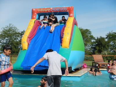 Campamento, ca&ntilde;uelas, acampar, escuelas, camping, educativo, grupo de chicos, salida educativa, exclusivo, fin de semana, pocos km, ezeiza, iniciarse al campamento, base, acampada, camping, acampar, cerca, capital, pocos km, lobos, ca&ntilde;uelas, san miguel del monte, uribelarrea, udaondo abott, campo, fogon, rustico, scouts, alquiler carpas, bolsa de dormir, linternas, parque4x4, smata, maximo paz, vicente casares, ezeiza, horno de barro, familia, chicos chicos, peque&ntilde;os, primera experiencia, naturaleza, verde, salir, arboleda, quincho cerrado, seguridad, iluminaci&oacute;n, fog&oacute;n, parrilla, deportes aventura, quincho, juegos para chicos, juegos trepadores, casa en el &aacute;rbol, escaladores, campestre, atardecer, la tranquera, general rodriguez, escuela de gimnasia, profesores, sevicios, viaje educativo, bosque, experiencia educativa, pileta, piscina, tobogan inflable, pelotero, mancha, deportes, cancha, futbol, voley, paseo nocturno, en caso de lluvia, transporte escolar, micro de alquiler, maestros de escuela, colegios, educaci&oacute;n privada, viaje fin de curso, experiencia campamentil, colonia escolar, educaci&oacute;n en el medio natural, Aula, Naturaleza, actividades f&iacute;sicas en el medio natural, educaci&oacute;n F&iacute;sica, educaci&oacute;n primaria, actividades f&iacute;sicas en la naturaleza, pre-campamento, colonia de vacaciones, vida en la naturaleza, tavien, pr&aacute;cticas en el medio natural; cuidado y preservaci&oacute;n del medio ambiente, interpretaci&oacute;n natural, campo privado, predio cerrado, integraci&oacute;n, sholem, intercolegial, torneo, campo aventua, barrancas, lujan, puente de sogas, caminata nocturna, entorno controlado, construir, refugios, laguna, juego, grupo, charlas, iglesias, retiro espiritual, catequesis, campamentos catolicos, proyecto campamento, arborismo, baradero, dormies, granja, contingente, alojamiento, interpretaci&oacute;n, mangrullo, plantas nativas, colonia suiza, programa educativo, san antonio de areco, los robles, campamento recreativo, armado de carpas, capilla del se&ntilde;or, excursiones de colegios, grupo scout.