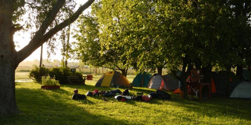 Campamento, ca&ntilde;uelas, acampar, escuelas, camping, educativo, grupo de chicos, salida educativa, exclusivo, fin de semana, pocos km, ezeiza, iniciarse al campamento, base, acampada, camping, acampar, cerca, capital, pocos km, lobos, ca&ntilde;uelas, san miguel del monte, uribelarrea, udaondo abott, campo, fogon, rustico, scouts, alquiler carpas, bolsa de dormir, linternas, parque4x4, smata, maximo paz, vicente casares, ezeiza, horno de barro, familia, chicos chicos, peque&ntilde;os, primera experiencia, naturaleza, verde, salir, arboleda, quincho cerrado, seguridad, iluminaci&oacute;n, fog&oacute;n, parrilla, deportes aventura, quincho, juegos para chicos, juegos trepadores, casa en el &aacute;rbol, escaladores, campestre, atardecer, la tranquera, general rodriguez, escuela de gimnasia, profesores, sevicios, viaje educativo, bosque, experiencia educativa, pileta, piscina, tobogan inflable, pelotero, mancha, deportes, cancha, futbol, voley, paseo nocturno, en caso de lluvia, transporte escolar, micro de alquiler, maestros de escuela, colegios, educaci&oacute;n privada, viaje fin de curso, experiencia campamentil, colonia escolar, educaci&oacute;n en el medio natural, Aula, Naturaleza, actividades f&iacute;sicas en el medio natural, educaci&oacute;n F&iacute;sica, educaci&oacute;n primaria, actividades f&iacute;sicas en la naturaleza, pre-campamento, colonia de vacaciones, vida en la naturaleza, tavien, pr&aacute;cticas en el medio natural; cuidado y preservaci&oacute;n del medio ambiente, interpretaci&oacute;n natural, campo privado, predio cerrado, integraci&oacute;n, sholem, intercolegial, torneo, campo aventua, barrancas, lujan, puente de sogas, caminata nocturna, entorno controlado, construir, refugios, laguna, juego, grupo, charlas, iglesias, retiro espiritual, catequesis, campamentos catolicos, proyecto campamento, arborismo, baradero, dormies, granja, contingente, alojamiento, interpretaci&oacute;n, mangrullo, plantas nativas, colonia suiza, programa educativo, san antonio de areco, los robles, campamento recreativo, armado de carpas, capilla del se&ntilde;or, excursiones de colegios, grupo scout.