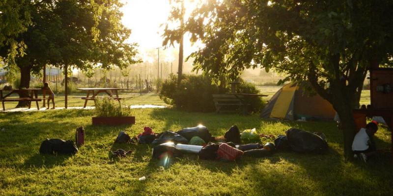 Campamento, ca&ntilde;uelas, acampar, escuelas, camping, educativo, grupo de chicos, salida educativa, exclusivo, fin de semana, pocos km, ezeiza, iniciarse al campamento, base, acampada, camping, acampar, cerca, capital, pocos km, lobos, ca&ntilde;uelas, san miguel del monte, uribelarrea, udaondo abott, campo, fogon, rustico, scouts, alquiler carpas, bolsa de dormir, linternas, parque4x4, smata, maximo paz, vicente casares, ezeiza, horno de barro, familia, chicos chicos, peque&ntilde;os, primera experiencia, naturaleza, verde, salir, arboleda, quincho cerrado, seguridad, iluminaci&oacute;n, fog&oacute;n, parrilla, deportes aventura, quincho, juegos para chicos, juegos trepadores, casa en el &aacute;rbol, escaladores, campestre, atardecer, la tranquera, general rodriguez, escuela de gimnasia, profesores, sevicios, viaje educativo, bosque, experiencia educativa, pileta, piscina, tobogan inflable, pelotero, mancha, deportes, cancha, futbol, voley, paseo nocturno, en caso de lluvia, transporte escolar, micro de alquiler, maestros de escuela, colegios, educaci&oacute;n privada, viaje fin de curso, experiencia campamentil, colonia escolar, educaci&oacute;n en el medio natural, Aula, Naturaleza, actividades f&iacute;sicas en el medio natural, educaci&oacute;n F&iacute;sica, educaci&oacute;n primaria, actividades f&iacute;sicas en la naturaleza, pre-campamento, colonia de vacaciones, vida en la naturaleza, tavien, pr&aacute;cticas en el medio natural; cuidado y preservaci&oacute;n del medio ambiente, interpretaci&oacute;n natural, campo privado, predio cerrado, integraci&oacute;n, sholem, intercolegial, torneo, campo aventua, barrancas, lujan, puente de sogas, caminata nocturna, entorno controlado, construir, refugios, laguna, juego, grupo, charlas, iglesias, retiro espiritual, catequesis, campamentos catolicos, proyecto campamento, arborismo, baradero, dormies, granja, contingente, alojamiento, interpretaci&oacute;n, mangrullo, plantas nativas, colonia suiza, programa educativo, san antonio de areco, los robles, campamento recreativo, armado de carpas, capilla del se&ntilde;or, excursiones de colegios, grupo scout.