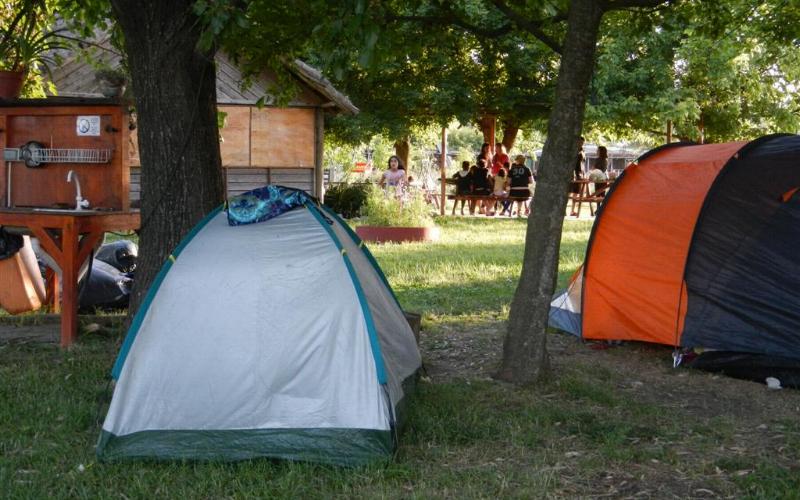 Campamento, ca&ntilde;uelas, acampar, escuelas, camping, educativo, grupo de chicos, salida educativa, exclusivo, fin de semana, pocos km, ezeiza, iniciarse al campamento, base, acampada, camping, acampar, cerca, capital, pocos km, lobos, ca&ntilde;uelas, san miguel del monte, uribelarrea, udaondo abott, campo, fogon, rustico, scouts, alquiler carpas, bolsa de dormir, linternas, parque4x4, smata, maximo paz, vicente casares, ezeiza, horno de barro, familia, chicos chicos, peque&ntilde;os, primera experiencia, naturaleza, verde, salir, arboleda, quincho cerrado, seguridad, iluminaci&oacute;n, fog&oacute;n, parrilla, deportes aventura, quincho, juegos para chicos, juegos trepadores, casa en el &aacute;rbol, escaladores, campestre, atardecer, la tranquera, general rodriguez, escuela de gimnasia, profesores, sevicios, viaje educativo, bosque, experiencia educativa, pileta, piscina, tobogan inflable, pelotero, mancha, deportes, cancha, futbol, voley, paseo nocturno, en caso de lluvia, transporte escolar, micro de alquiler, maestros de escuela, colegios, educaci&oacute;n privada, viaje fin de curso, experiencia campamentil, colonia escolar, educaci&oacute;n en el medio natural, Aula, Naturaleza, actividades f&iacute;sicas en el medio natural, educaci&oacute;n F&iacute;sica, educaci&oacute;n primaria, actividades f&iacute;sicas en la naturaleza, pre-campamento, colonia de vacaciones, vida en la naturaleza, tavien, pr&aacute;cticas en el medio natural; cuidado y preservaci&oacute;n del medio ambiente, interpretaci&oacute;n natural, campo privado, predio cerrado, integraci&oacute;n, sholem, intercolegial, torneo, campo aventua, barrancas, lujan, puente de sogas, caminata nocturna, entorno controlado, construir, refugios, laguna, juego, grupo, charlas, iglesias, retiro espiritual, catequesis, campamentos catolicos, proyecto campamento, arborismo, baradero, dormies, granja, contingente, alojamiento, interpretaci&oacute;n, mangrullo, plantas nativas, colonia suiza, programa educativo, san antonio de areco, los robles, campamento recreativo, armado de carpas, capilla del se&ntilde;or, excursiones de colegios, grupo scout.