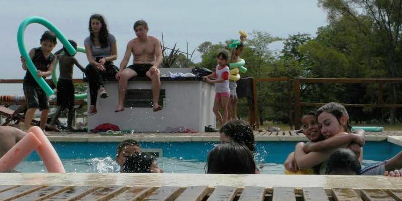 Campamento, ca&ntilde;uelas, acampar, escuelas, camping, educativo, grupo de chicos, salida educativa, exclusivo, fin de semana, pocos km, ezeiza, iniciarse al campamento, base, acampada, camping, acampar, cerca, capital, pocos km, lobos, ca&ntilde;uelas, san miguel del monte, uribelarrea, udaondo abott, campo, fogon, rustico, scouts, alquiler carpas, bolsa de dormir, linternas, parque4x4, smata, maximo paz, vicente casares, ezeiza, horno de barro, familia, chicos chicos, peque&ntilde;os, primera experiencia, naturaleza, verde, salir, arboleda, quincho cerrado, seguridad, iluminaci&oacute;n, fog&oacute;n, parrilla, deportes aventura, quincho, juegos para chicos, juegos trepadores, casa en el &aacute;rbol, escaladores, campestre, atardecer, la tranquera, general rodriguez, escuela de gimnasia, profesores, sevicios, viaje educativo, bosque, experiencia educativa, pileta, piscina, tobogan inflable, pelotero, mancha, deportes, cancha, futbol, voley, paseo nocturno, en caso de lluvia, transporte escolar, micro de alquiler, maestros de escuela, colegios, educaci&oacute;n privada, viaje fin de curso, experiencia campamentil, colonia escolar, educaci&oacute;n en el medio natural, Aula, Naturaleza, actividades f&iacute;sicas en el medio natural, educaci&oacute;n F&iacute;sica, educaci&oacute;n primaria, actividades f&iacute;sicas en la naturaleza, pre-campamento, colonia de vacaciones, vida en la naturaleza, tavien, pr&aacute;cticas en el medio natural; cuidado y preservaci&oacute;n del medio ambiente, interpretaci&oacute;n natural, campo privado, predio cerrado, integraci&oacute;n, sholem, intercolegial, torneo, campo aventua, barrancas, lujan, puente de sogas, caminata nocturna, entorno controlado, construir, refugios, laguna, juego, grupo, charlas, iglesias, retiro espiritual, catequesis, campamentos catolicos, proyecto campamento, arborismo, baradero, dormies, granja, contingente, alojamiento, interpretaci&oacute;n, mangrullo, plantas nativas, colonia suiza, programa educativo, san antonio de areco, los robles, campamento recreativo, armado de carpas, capilla del se&ntilde;or, excursiones de colegios, grupo scout.