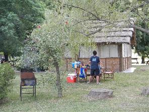 iniciarse al campamento, base, acampada, camping, acampar, camper, refugio, dormi, donde dormir,  caba&ntilde;a, hospedaje, donde hospedarse, hotel barato, ambiente, sala de maquinas, exclusivo, exclusividad, camping de lujo, glamping argentina, relax, relajarse, relajacion, siesta, tranquilidad, sosiego, estancia, pasto, aire, acondicionado, desayuno, mate en la cama, pileta, sombrilla, colchoneta inflable, fin de semana, week end, sabado, domingo, feriado, fin de semana largo, feriado puente, salida, parejas, turismo rural, viaje, viajecito escapada, viajeta, cerca, capital, pocos km, costa atlantica, autopista zona sur, lobos, ca&ntilde;uelas, san miguel del monte, uribelarrea, udaondo abott, campo, fogon, bolsa de dormir, linternas, mosquitero, pesca, paseos en globo, planeadores, alquiler cuatriciclos, cabalgatas, cabalgar, caballos, parque4x4, smata, maximo paz, vicente casares, ezeiza, horno de barro, asado, amigos, familia, chicos chicos, peque&ntilde;os, primera experiencia, naturaleza, verde, salir a pescar, hacer un fueguito, leer un libro, tranquilo, hamaca, paraguaya, siesta en los arboles, pastos altos, fogon, parrilla, disco de arado, deportes aventura, escapar de la rutina, quincho, juegos para chicos, escaladores, atardecer, niebla, abierto todo el a&ntilde;o, atendido por sus due&ntilde;os, ropa de cama, frazadas, mangrullo, reposeras, pic-nic, pic nic, campestre, atardecer, pajaros, chacra, las primorosas, chacras del alba, termas del salado, esculturas al aire libre, sala de maquinas, parque 4x4 conduccion defensiva, 4x4 y atv cuatris bosques, pasar el dia, dia de campo, 