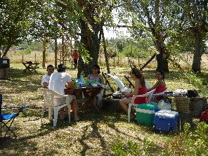 iniciarse al campamento, base, acampada, camping, acampar, camper, refugio, dormi, donde dormir,  caba&ntilde;a, hospedaje, donde hospedarse, hotel barato, ambiente, sala de maquinas, exclusivo, exclusividad, camping de lujo, glamping argentina, relax, relajarse, relajacion, siesta, tranquilidad, sosiego, estancia, pasto, aire, acondicionado, desayuno, mate en la cama, pileta, sombrilla, colchoneta inflable, fin de semana, week end, sabado, domingo, feriado, fin de semana largo, feriado puente, salida, parejas, turismo rural, viaje, viajecito escapada, viajeta, cerca, capital, pocos km, costa atlantica, autopista zona sur, lobos, ca&ntilde;uelas, san miguel del monte, uribelarrea, udaondo abott, campo, fogon, bolsa de dormir, linternas, mosquitero, pesca, paseos en globo, planeadores, alquiler cuatriciclos, cabalgatas, cabalgar, caballos, parque4x4, smata, maximo paz, vicente casares, ezeiza, horno de barro, asado, amigos, familia, chicos chicos, peque&ntilde;os, primera experiencia, naturaleza, verde, salir a pescar, hacer un fueguito, leer un libro, tranquilo, hamaca, paraguaya, siesta en los arboles, pastos altos, fogon, parrilla, disco de arado, deportes aventura, escapar de la rutina, quincho, juegos para chicos, escaladores, atardecer, niebla, abierto todo el a&ntilde;o, atendido por sus due&ntilde;os, ropa de cama, frazadas, mangrullo, reposeras, pic-nic, pic nic, campestre, atardecer, pajaros, chacra, las primorosas, chacras del alba, termas del salado, esculturas al aire libre, sala de maquinas, parque 4x4 conduccion defensiva, 4x4 y atv cuatris bosques, pasar el dia, dia de campo, 