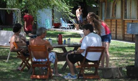 iniciarse al campamento, base, acampada, camping, acampar, camper, refugio, dormi, donde dormir,  caba&ntilde;a, hospedaje, donde hospedarse, hotel barato, ambiente, sala de maquinas, exclusivo, exclusividad, camping de lujo, glamping argentina, relax, relajarse, relajacion, siesta, tranquilidad, sosiego, estancia, pasto, aire, acondicionado, desayuno, mate en la cama, pileta, sombrilla, colchoneta inflable, fin de semana, week end, sabado, domingo, feriado, fin de semana largo, feriado puente, salida, parejas, turismo rural, viaje, viajecito escapada, viajeta, cerca, capital, pocos km, costa atlantica, autopista zona sur, lobos, ca&ntilde;uelas, san miguel del monte, uribelarrea, udaondo abott, campo, fogon, bolsa de dormir, linternas, mosquitero, pesca, paseos en globo, planeadores, alquiler cuatriciclos, cabalgatas, cabalgar, caballos, parque4x4, smata, maximo paz, vicente casares, ezeiza, horno de barro, asado, amigos, familia, chicos chicos, peque&ntilde;os, primera experiencia, naturaleza, verde, salir a pescar, hacer un fueguito, leer un libro, tranquilo, hamaca, paraguaya, siesta en los arboles, pastos altos, fogon, parrilla, disco de arado, deportes aventura, escapar de la rutina, quincho, juegos para chicos, escaladores, atardecer, niebla, abierto todo el a&ntilde;o, atendido por sus due&ntilde;os, ropa de cama, frazadas, mangrullo, reposeras, pic-nic, pic nic, campestre, atardecer, pajaros, chacra, las primorosas, chacras del alba, termas del salado, esculturas al aire libre, sala de maquinas, parque 4x4 conduccion defensiva, 4x4 y atv cuatris bosques, pasar el dia, dia de campo, 