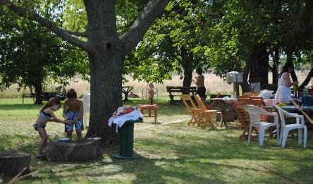 iniciarse al campamento, base, acampada, camping, acampar, camper, refugio, dormi, donde dormir,  caba&ntilde;a, hospedaje, donde hospedarse, hotel barato, ambiente, sala de maquinas, exclusivo, exclusividad, camping de lujo, glamping argentina, relax, relajarse, relajacion, siesta, tranquilidad, sosiego, estancia, pasto, aire, acondicionado, desayuno, mate en la cama, pileta, sombrilla, colchoneta inflable, fin de semana, week end, sabado, domingo, feriado, fin de semana largo, feriado puente, salida, parejas, turismo rural, viaje, viajecito escapada, viajeta, cerca, capital, pocos km, costa atlantica, autopista zona sur, lobos, ca&ntilde;uelas, san miguel del monte, uribelarrea, udaondo abott, campo, fogon, bolsa de dormir, linternas, mosquitero, pesca, paseos en globo, planeadores, alquiler cuatriciclos, cabalgatas, cabalgar, caballos, parque4x4, smata, maximo paz, vicente casares, ezeiza, horno de barro, asado, amigos, familia, chicos chicos, peque&ntilde;os, primera experiencia, naturaleza, verde, salir a pescar, hacer un fueguito, leer un libro, tranquilo, hamaca, paraguaya, siesta en los arboles, pastos altos, fogon, parrilla, disco de arado, deportes aventura, escapar de la rutina, quincho, juegos para chicos, escaladores, atardecer, niebla, abierto todo el a&ntilde;o, atendido por sus due&ntilde;os, ropa de cama, frazadas, mangrullo, reposeras, pic-nic, pic nic, campestre, atardecer, pajaros, chacra, las primorosas, chacras del alba, termas del salado, esculturas al aire libre, sala de maquinas, parque 4x4 conduccion defensiva, 4x4 y atv cuatris bosques, pasar el dia, dia de campo, 