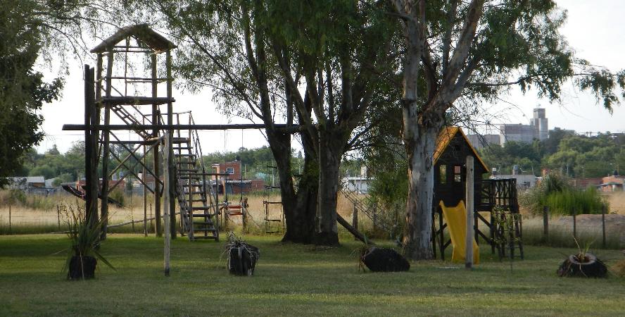 iniciarse al campamento, base, acampada, camping, acampar, camper, refugio, dormi, donde dormir,  caba&ntilde;a, hospedaje, donde hospedarse, hotel barato, ambiente, sala de maquinas, exclusivo, exclusividad, camping de lujo, glamping argentina, relax, relajarse, relajacion, siesta, tranquilidad, sosiego, estancia, pasto, aire, acondicionado, desayuno, mate en la cama, pileta, sombrilla, colchoneta inflable, fin de semana, week end, sabado, domingo, feriado, fin de semana largo, feriado puente, salida, parejas, turismo rural, viaje, viajecito escapada, viajeta, cerca, capital, pocos km, costa atlantica, autopista zona sur, lobos, ca&ntilde;uelas, san miguel del monte, uribelarrea, udaondo abott, campo, fogon, bolsa de dormir, linternas, mosquitero, pesca, paseos en globo, planeadores, alquiler cuatriciclos, cabalgatas, cabalgar, caballos, parque4x4, smata, maximo paz, vicente casares, ezeiza, horno de barro, asado, amigos, familia, chicos chicos, peque&ntilde;os, primera experiencia, naturaleza, verde, salir a pescar, hacer un fueguito, leer un libro, tranquilo, hamaca, paraguaya, siesta en los arboles, pastos altos, fogon, parrilla, disco de arado, deportes aventura, escapar de la rutina, quincho, juegos para chicos, escaladores, atardecer, niebla, abierto todo el a&ntilde;o, atendido por sus due&ntilde;os, ropa de cama, frazadas, mangrullo, reposeras, pic-nic, pic nic, campestre, atardecer, pajaros, chacra, las primorosas, chacras del alba, termas del salado, esculturas al aire libre, sala de maquinas, parque 4x4 conduccion defensiva, 4x4 y atv cuatris bosques, pasar el dia, dia de campo, 