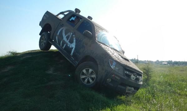 Ascenso y descenso, de rampas y terreno natural Inclinaciones laterales Conducci&oacute;n en arena Conducci&oacute;n en barro Paso de vadeo Trepada en roca Circulaci&oacute;n sobre piedras Trepada de escalera de durmientes Descuelgue de suspensi&oacute;n y funcionamiento de los sistemas de tracci&oacute;n Utilizaci&oacute;n en ascenso y descenso de los dispositivos de seguridad espec&iacute;ficos Demostraci&oacute;n de la transferencia de maza y su importancia       en la tracci&oacute;n T&eacute;cnicas de negociaci&oacute;n de los distintos tipos de obst&aacute;culos Maniobras de seguridad T&eacute;cnicas de rescate y uso correcto de todos los elementos espec&iacute;ficos Paso de Puentes Camel Conducci&oacute;n en m&eacute;danos Remplazo de neum&aacute;ticos sin ayuda de los elementos espec&iacute;ficos Toyota Luxury Adventure CURSO DE MANEJO SEGURO dirigido a los particulares que han comprado su 4x4 