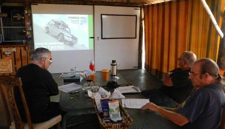 Capacitar a los usuarios de veh&iacute;culos 4x4 en el conocimiento de t&eacute;cnicas de     conducci&oacute;n en diferentes terrenos y climas, an&aacute;lisis de las posibilidades     y cualidades de cada camioneta, y t&eacute;cnicas y manejo de accesorios de rescate     y equipamiento. Esto se logra mediante un an&aacute;lisis del veh&iacute;culo y del terreno,     y la practica (en condiciones seguras y controladas, que permitan a los participantes     cometer errores y luego corregirlos solos, o ser rescatados) en diferentes     terrenos y situaciones