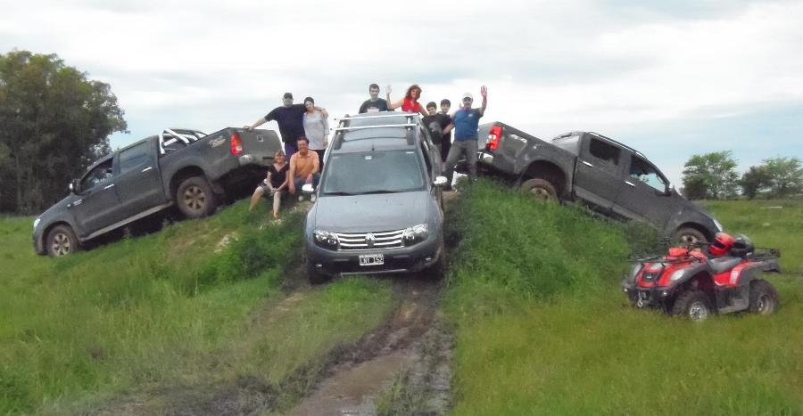 vw amarok arawak pilar nacho ignacio roviralta campana cardales waypoint 4x4 cardales4x4 buffet servicios geotrack frontera offroad elgarage 4x4 zonda 4x4 tierra negra waypoint4x4 bigtoys arb argentina disfrutar el d&iacute;a como ba&ntilde;os con duchas, servicios de bebidas, parrilla, mesas, sillas y sectores de reparo.