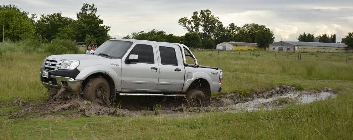 Ascenso y descenso, de rampas y terreno natural Inclinaciones laterales Conducci&oacute;n en arena Conducci&oacute;n en barro Paso de vadeo Trepada en roca Circulaci&oacute;n sobre piedras Trepada de escalera de durmientes Descuelgue de suspensi&oacute;n y funcionamiento de los sistemas de tracci&oacute;n Utilizaci&oacute;n en ascenso y descenso de los dispositivos de seguridad espec&iacute;ficos Demostraci&oacute;n de la transferencia de maza y su importancia       en la tracci&oacute;n T&eacute;cnicas de negociaci&oacute;n de los distintos tipos de obst&aacute;culos Maniobras de seguridad T&eacute;cnicas de rescate y uso correcto de todos los elementos espec&iacute;ficos Paso de Puentes Camel Conducci&oacute;n en m&eacute;danos Remplazo de neum&aacute;ticos sin ayuda de los elementos espec&iacute;ficos