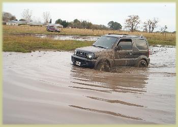 suzuki jimny vadeando